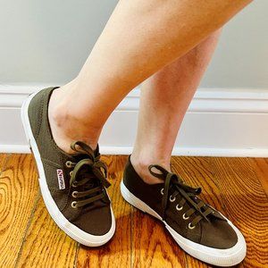 Superga Cotu sneakers in olive, size 7